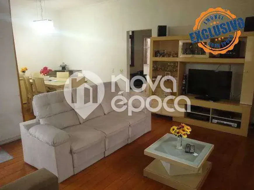 Foto do imóvel - Casa à venda com 3 quartos, 1 suíte, 216 m², 4 banheiros e 5 vagas próximo à Estação Riachuelo.