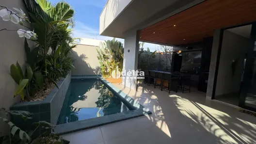 Casa de Condomínio com 3 Quartos à venda, 360m² no Jardim Botânico, Uberlândia