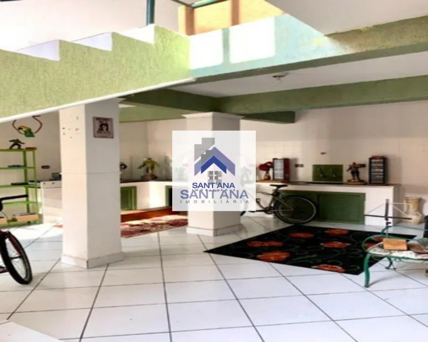 Foto do imóvel - Casa para alugar com 6 quartos, 3 suítes, 400 m² e 4 banheiros em