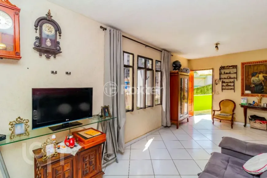 Foto do imóvel - Casa à venda com 3 quartos, 1 suíte, 152 m², 3 banheiros e 4 vagas na garagem em