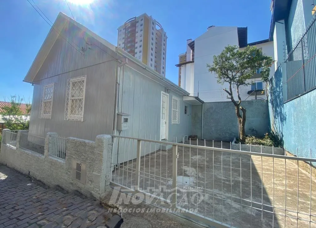 Casa para alugar com 70 m², 2 quartos, 1 banheiro, 1 vaga em