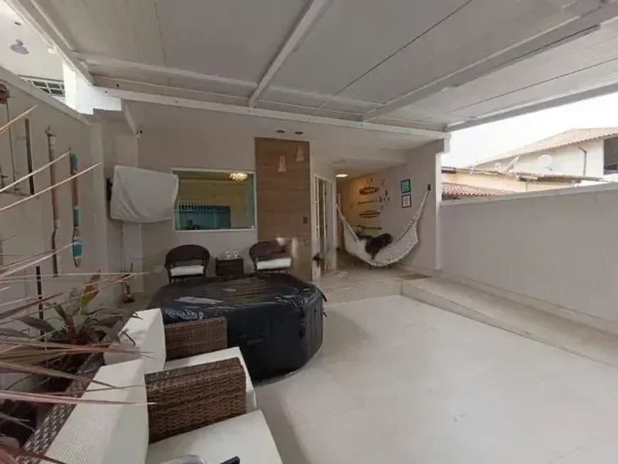 Foto do imóvel - Casa à venda com 3 quartos, 2 suítes, de 180 m², 2 a 5 banheiros e 2 vagas na garagem em