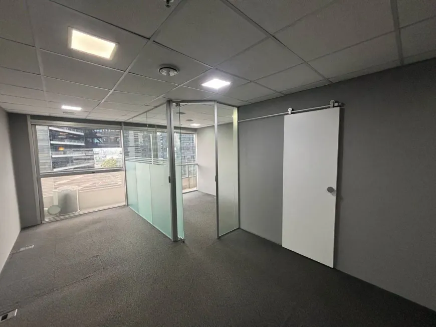 Foto do imóvel - Sala/Conjunto/Escritório para alugar com 40 m², 1 banheiro e 1 vaga na garagem próximo à.
