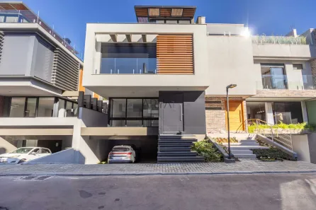 Casa de Condomínio com 3 Quartos à venda, 242m² no Campo Comprido, Curitiba