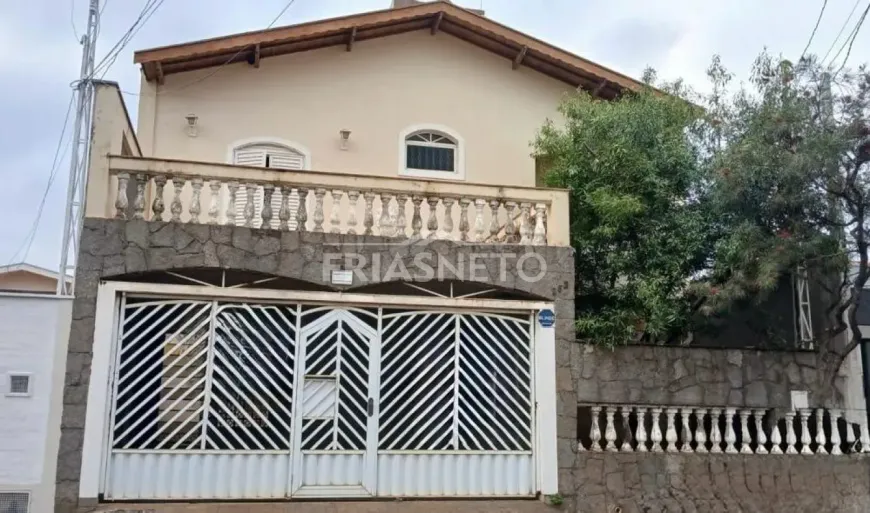 Foto do imóvel - Casa à venda com 3 quartos, 1 suíte, 216 m², 3 banheiros e 2 vagas na garagem em