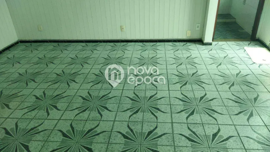Foto do imóvel - Casa à venda com 2 quartos, 1 suíte, 200 m², 3 banheiros e 3 vagas próxima à Estação Engenho.