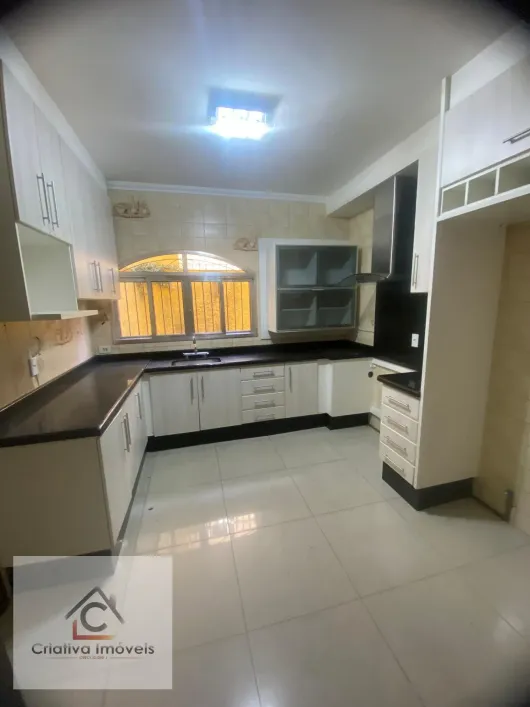 Foto do imóvel - Sobrado à venda com 3 quartos, 1 suíte, 2 banheiros, 3 vagas na garagem e 150 m² em