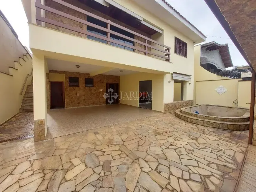 Foto do imóvel - Sobrado à venda com 4 quartos, 1 suíte, 293 m², 5 banheiros e 4 vagas na garagem em
