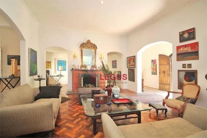 Foto do imóvel - Casa à venda com 4 quartos, 2 suítes, de 320 a 350 m², 4 a 5 banheiros e 4 a 5 vagas em