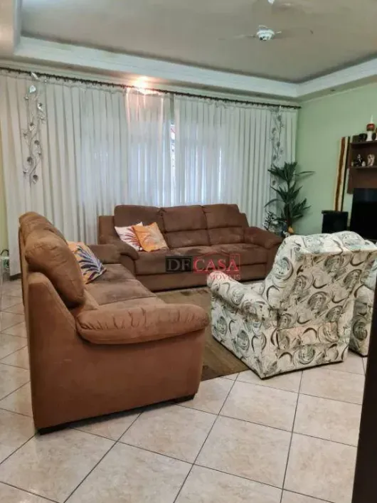 Foto do imóvel - Casa à venda com 4 quartos, 2 suítes, 387 m², 4 banheiros e 6 vagas na garagem em