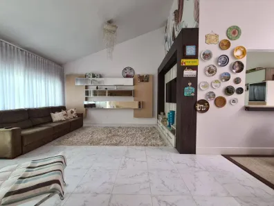 Casa com 3 Quartos para alugar, 320m² no Centro, Pomerode