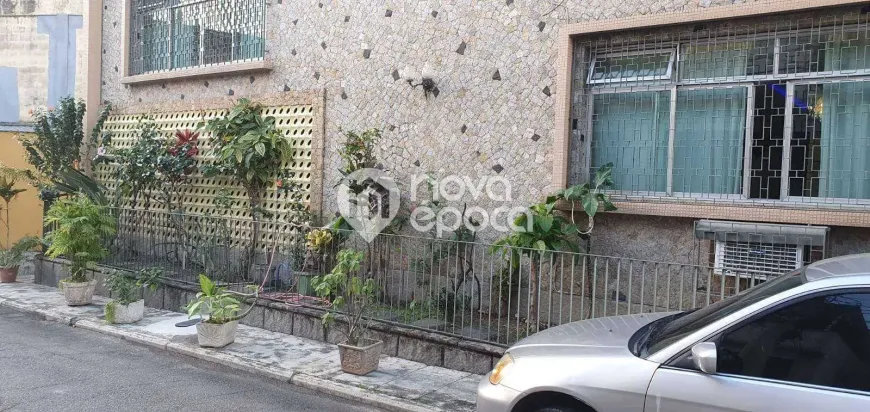 Foto do imóvel - Casa de vila à venda com 3 quartos, 1 suíte, 4 banheiros, 2 vagas na garagem e 246 m² em