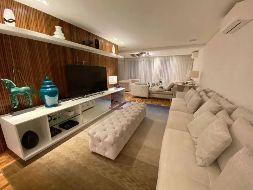 Foto do imóvel - Casa à venda com 3 quartos, 3 suítes, 520 m², 6 banheiros e 4 vagas próxima à Estação Clínicas.