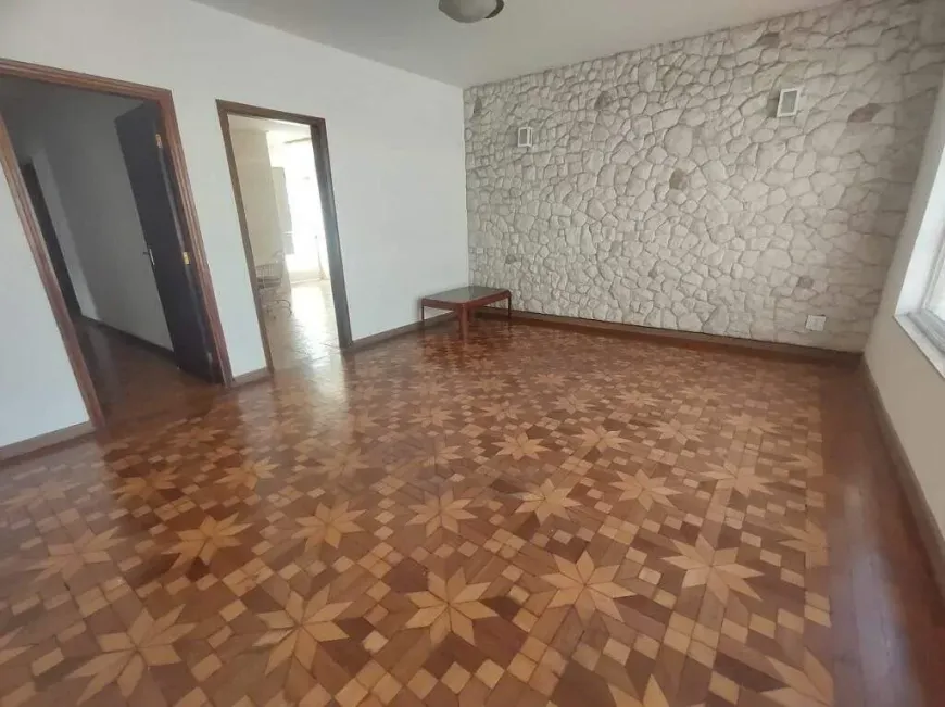 Foto do imóvel - Casa para alugar com 224 m², 3 quartos, 2 banheiros, 2 vagas