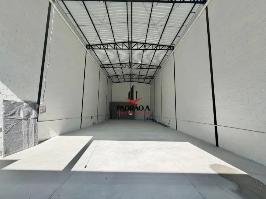 Foto do imóvel - Galpão/Depósito/Armazém para alugar com 3 vagas na garagem, 2 banheiros e 300 m² próximo ao.