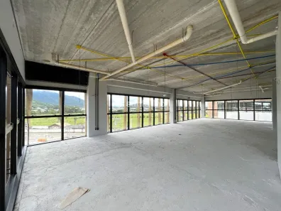 Conjunto Comercial / Sala para alugar, 143m² no Campeche, Florianópolis