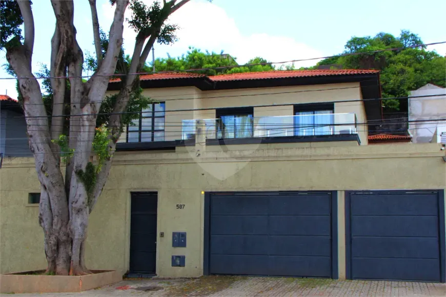 Foto do imóvel - Sobrado para alugar com 9 quartos, 6 banheiros, 12 vagas na garagem, quintal e churrasqueira no.