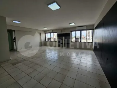 Conjunto Comercial / Sala para alugar, 112m² no Centro, Uberlândia