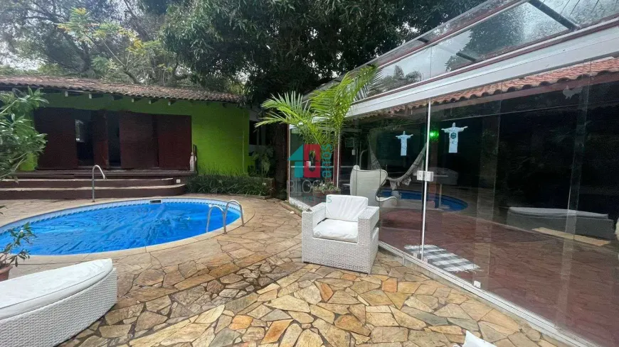 Foto do imóvel - Casa à venda com 7 quartos, 3 suítes, 420 m², 3 banheiros e 4 vagas na garagem em