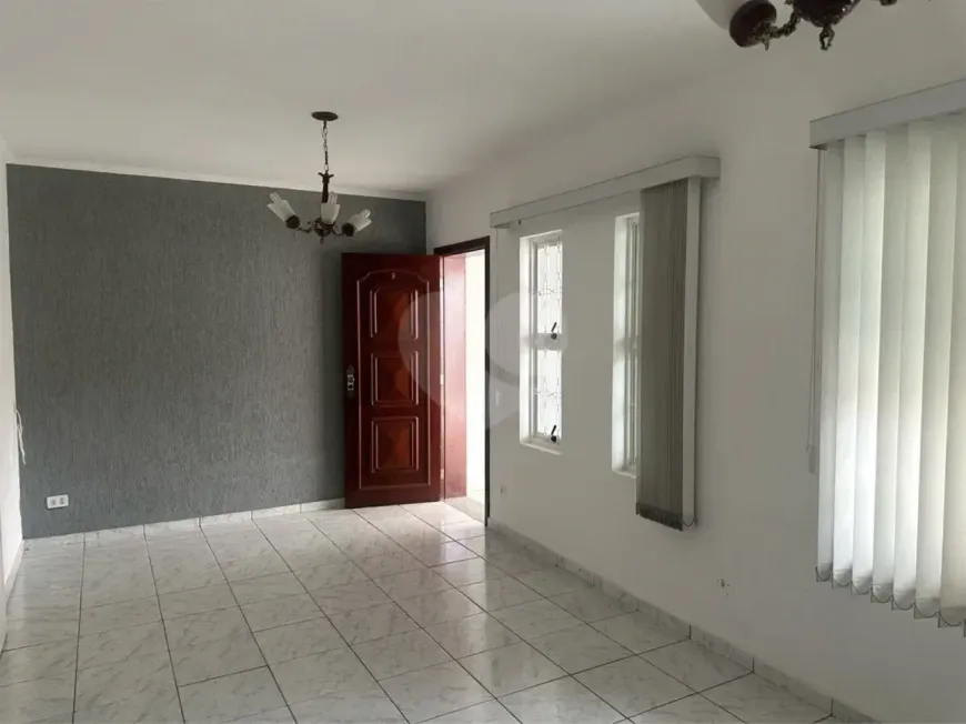 Foto do imóvel - Casa à venda com 3 quartos, 1 suíte, 159 m², 4 banheiros e 3 vagas na garagem em