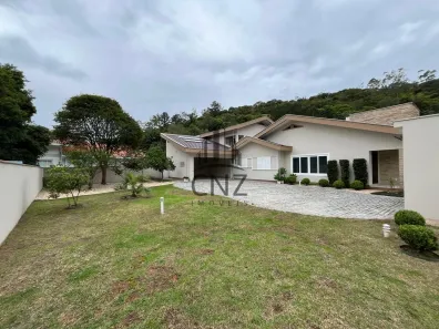Casa com 4 Quartos para alugar, 633m² no Azambuja, Brusque