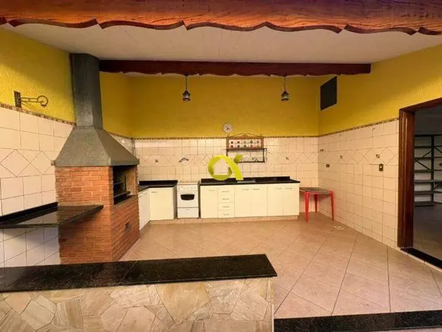 Foto do imóvel - Casa para alugar com 3 quartos, sendo 1 suíte, 3 banheiros, 133 m², 5 vagas e garagem em