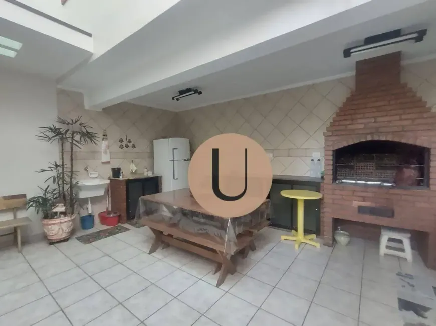 Foto do imóvel - Sobrado à venda com 3 quartos, 1 suíte, 205 m², 4 banheiros e 2 vagas na garagem em