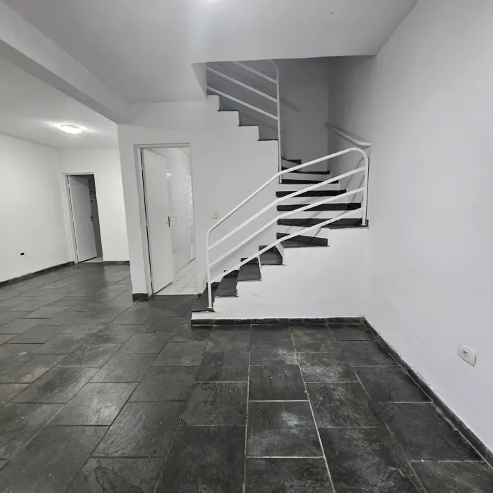 Foto do imóvel - Sobrado à venda com 1 quarto, 1 suíte, 3 banheiros e 2 vagas na garagem em