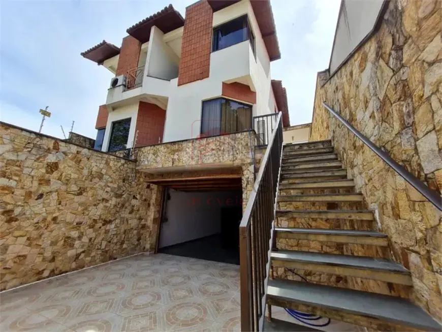 Foto do imóvel - Sobrado à venda com 3 quartos, 3 suítes, 230 a 250 m², 4 banheiros e 4 a 5 vagas na garagem em