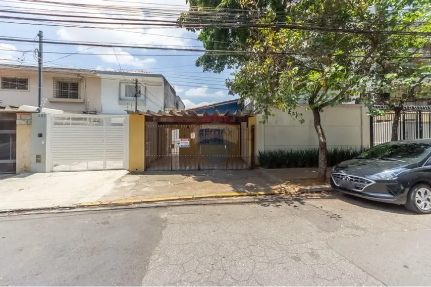 Foto do imóvel - Casa à venda com 4 quartos, 3 banheiros, 2 vagas na garagem, quintal e aceita animais em