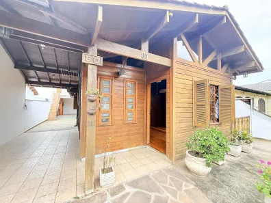 Casa com 3 Quartos para alugar, 130m² no Vila Nova, Porto Alegre