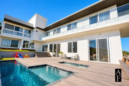 Casa com 5 Quartos à venda, 491m² no Centro, Garopaba