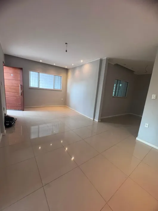 Foto do imóvel - Casa para alugar com 2 quartos, 1 suíte, 2 banheiros, 1 vaga na garagem e armários na cozinha.