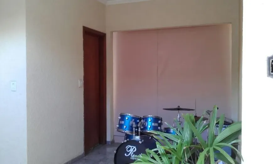 Foto do imóvel - Casa para alugar com 3 quartos, 3 banheiros, 2 vagas na garagem e churrasqueira no condomínio.