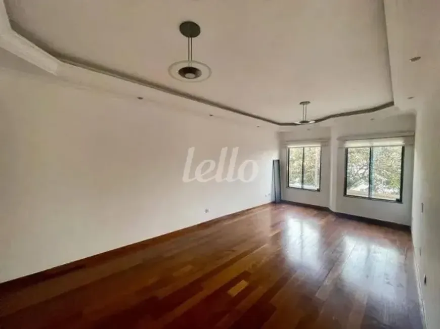 Foto do imóvel - Casa à venda com 3 quartos, 1 suíte, 156 m², 2 banheiros e 3 vagas na garagem em