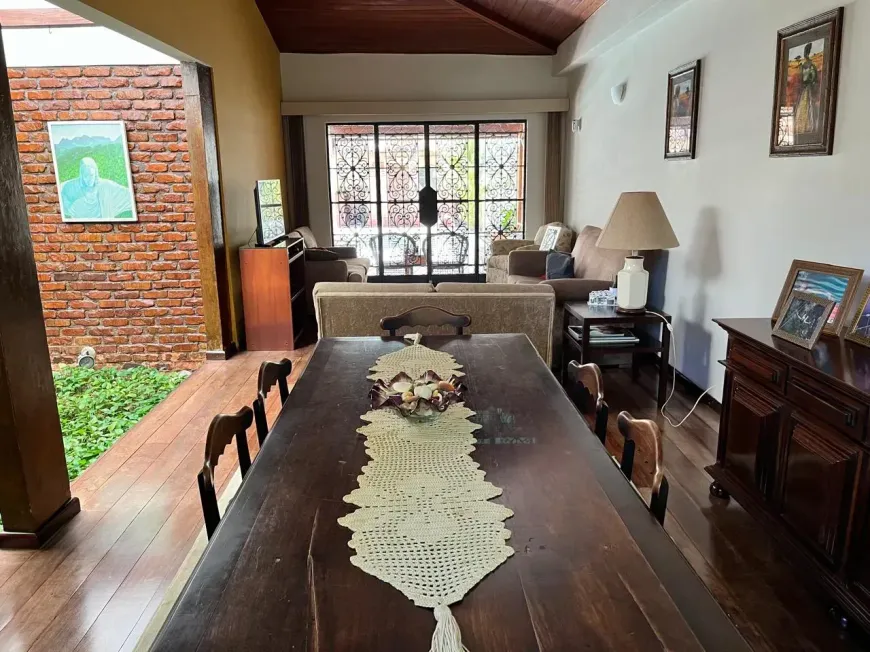 Foto do imóvel - Sobrado à venda com 4 quartos, 1 suíte, 4 banheiros e 283 m² em