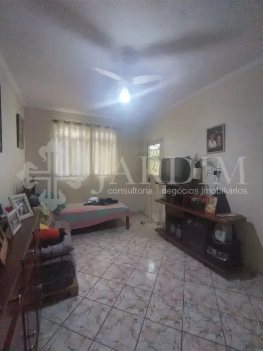 Foto do imóvel - Casa à venda com 2 quartos, 2 banheiros e 2 vagas na garagem em