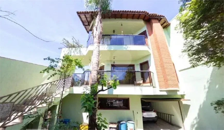 Foto do imóvel - Sobrado à venda com 4 quartos, 4 suítes, 10 banheiros e 6 vagas na garagem próximo ao Metrô.