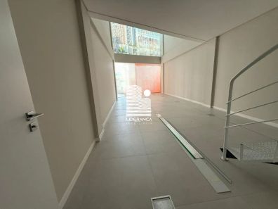Loja / Salão / Ponto Comercial à venda, 71m² no Trindade, Florianópolis