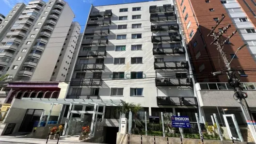 Apartamento com 2 Quartos para alugar, 80m² no Centro, Florianópolis