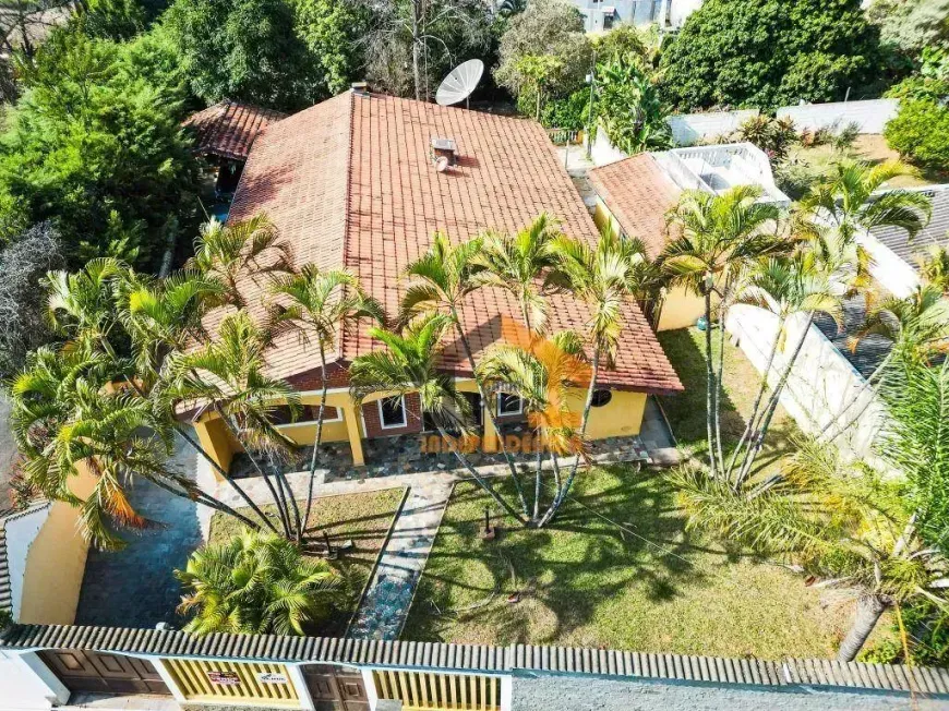 Foto do imóvel - Casa para alugar com 4 quartos, 2 banheiros e condomínio com churrasqueira em