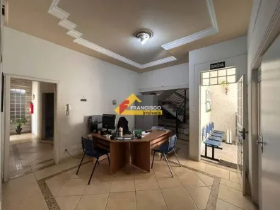 com 7 Quartos para alugar, 220m² no Centro, Divinópolis