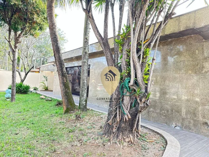 Foto do imóvel - Casa à venda com 4 quartos, 5 banheiros, 6 vagas na garagem e churrasqueira no condomínio.
