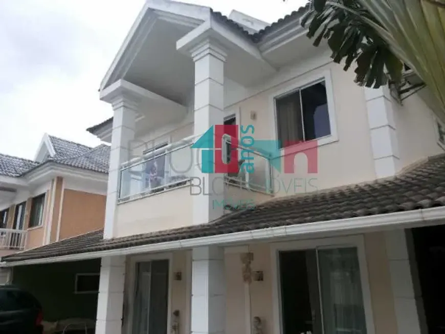 Foto do imóvel - Casa de condomínio à venda com 5 quartos, 5 suítes, 235 m², 7 banheiros e 2 vagas na garagem em