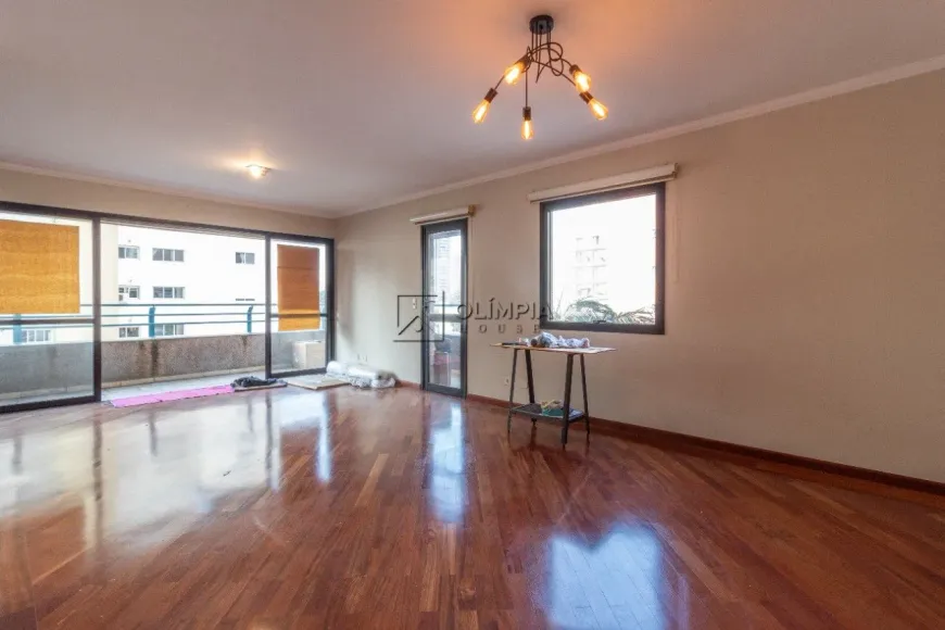 Foto do imóvel - Apartamento para alugar com 3 quartos, 4 banheiros e 2 vagas na garagem próximo ao Metrô Campo.