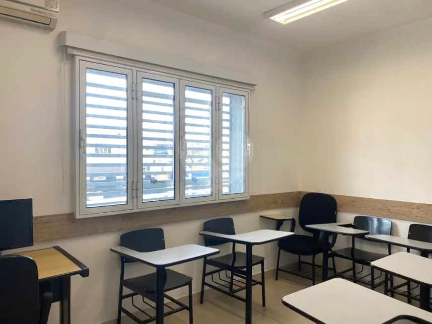 Foto do imóvel - Casa para alugar com 1 quarto, 3 banheiros, 6 vagas e backyard em