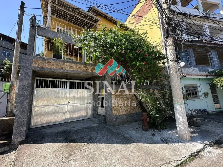 Foto do imóvel - Casa à venda com 4 quartos, 1 suíte, 207 m², 2 banheiros e 4 vagas próxima ao Metrô Thomáz.