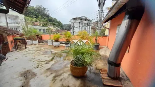 Casa com 5 Quartos para venda ou aluguel, 200m² no Valparaíso, Petrópolis