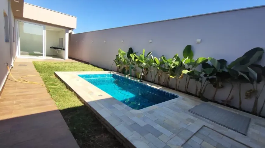 Foto do imóvel - Casa à venda com 3 quartos, 1 suíte, 3 banheiros, 2 vagas na garagem e 185 m² em