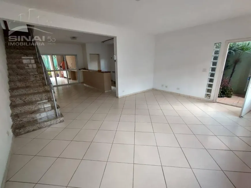 Foto do imóvel - Casa para alugar com 3 quartos, 1 suíte, 230 m², 1 banheiro e 2 vagas perto da Estação Cidade.
